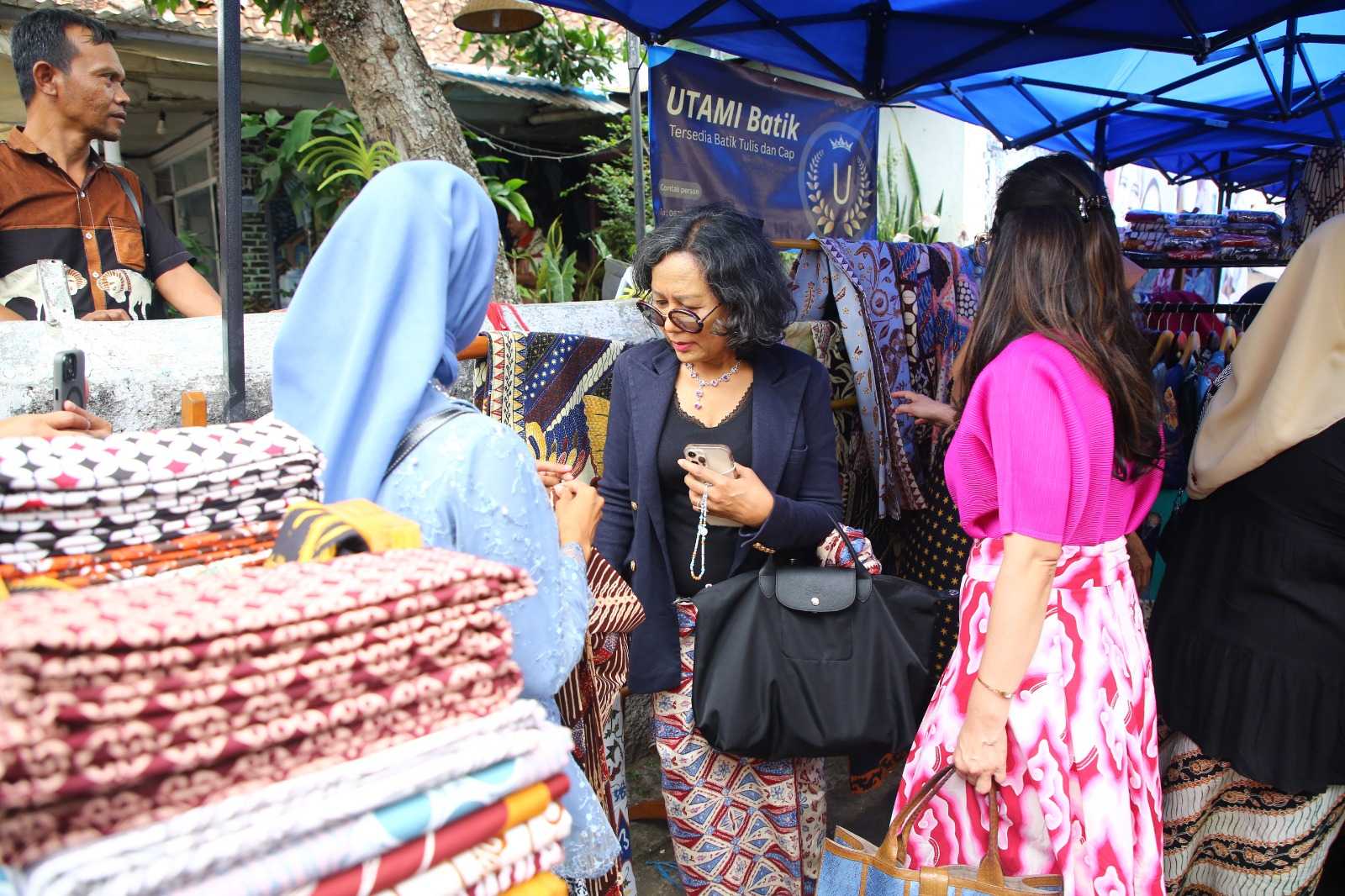 Batik Garutan Diapresiasi Himpunan Wastraprema dalam Kunjungan ke Kampung Batik Paledang