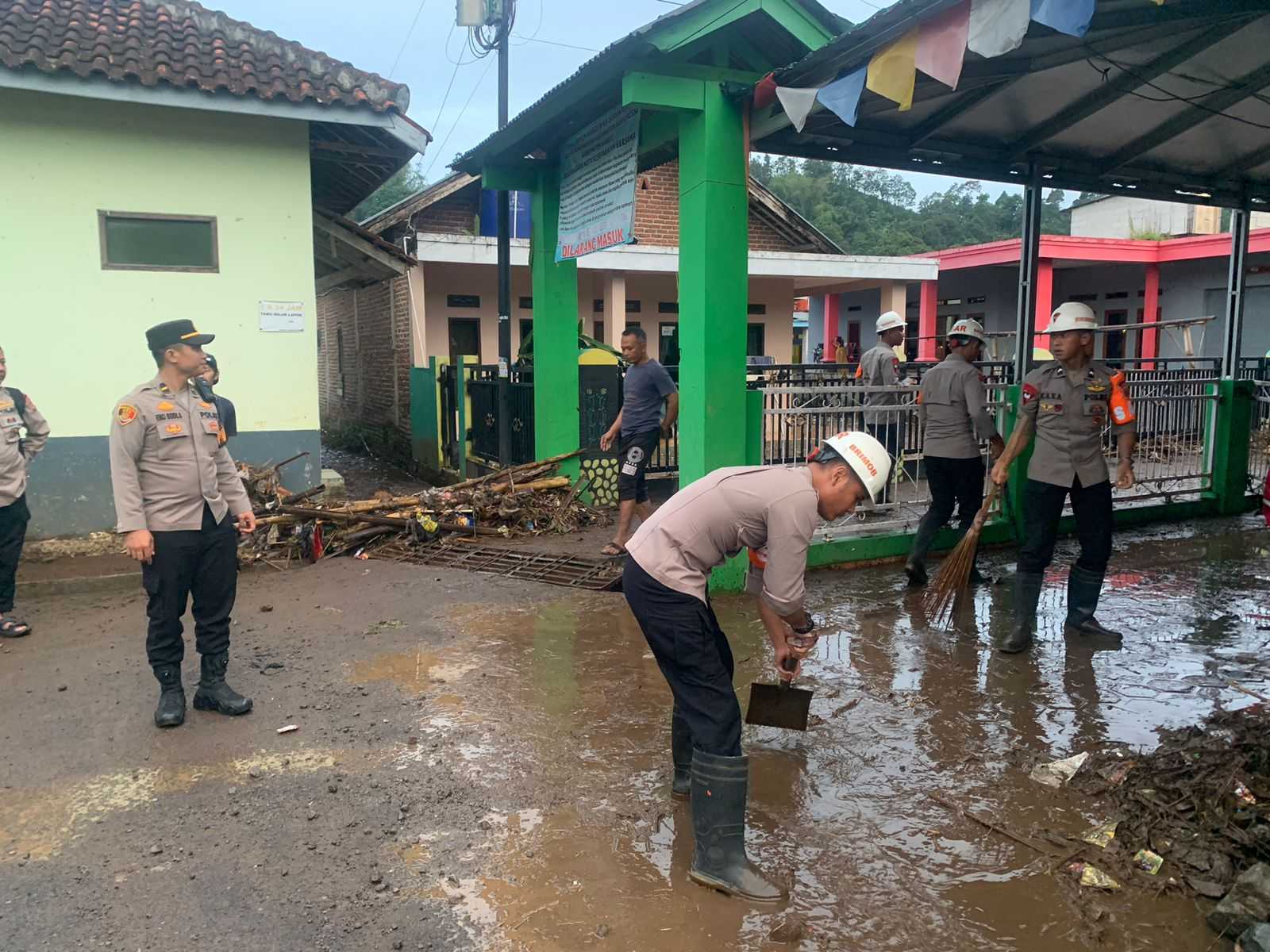 Pemkab Garut Selidiki Penyebab Banjir Bandang di Banyuresmi, Diduga Akibat Saluran Tersumbat dan Hujan Deras
