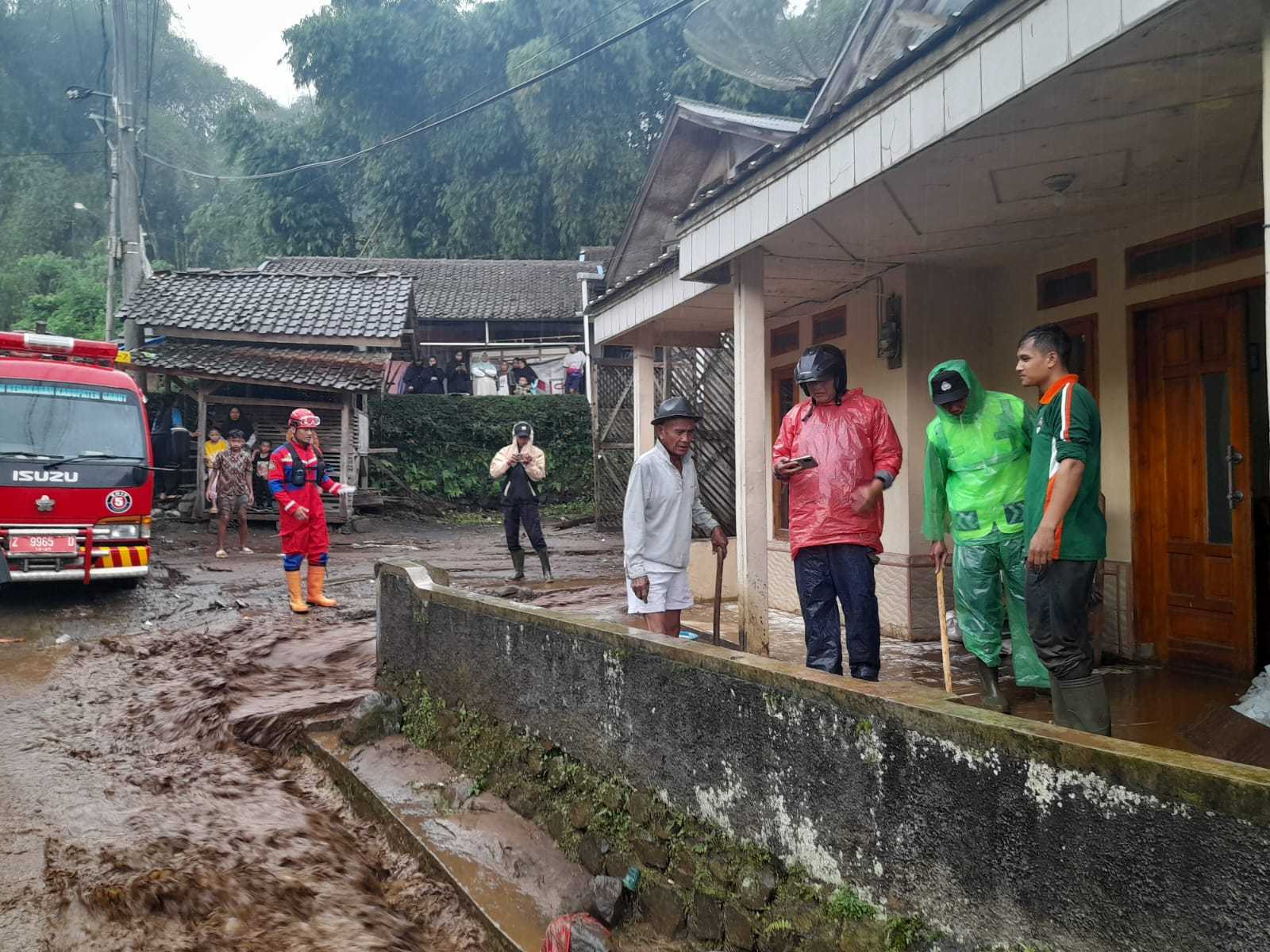 Tiga Kampung di Cisurupan Terendam Banjir Usai Hujan Deras, Warga Sempat Panik