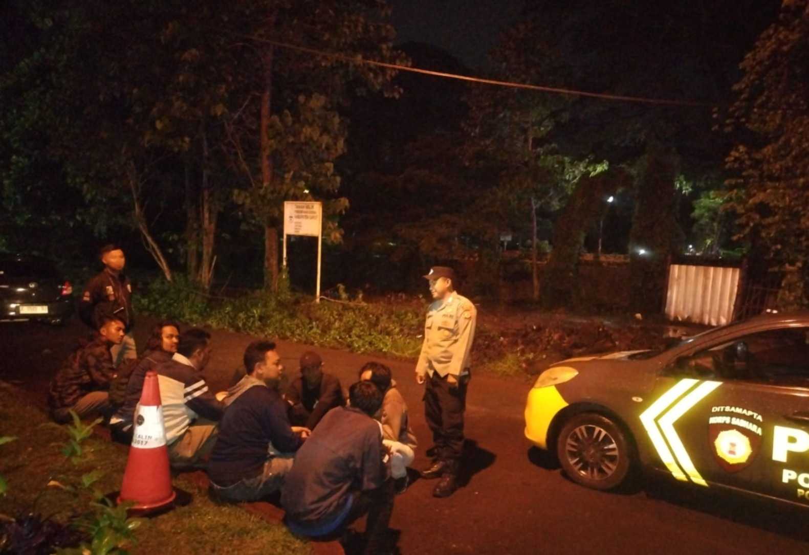 Keamanan Diperketat, Polisi Sisir Titik Rawan di Garut Saat Malam
