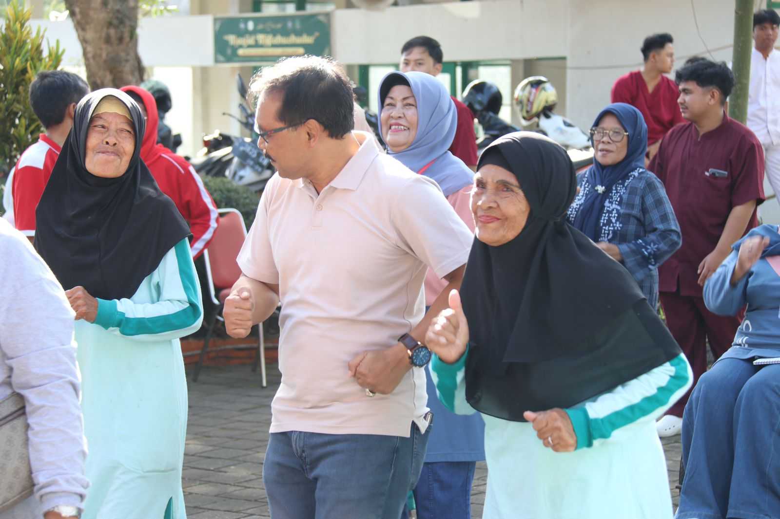 Solidaritas Perempuan Garut, GOW Gelar Bakti Sosial untuk Lansia dalam Rangka Hari Ibu ke-97