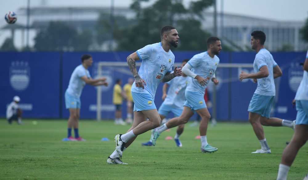 Layvin Kurzawa Jalani Latihan Perdana Bersama Persib Bandung