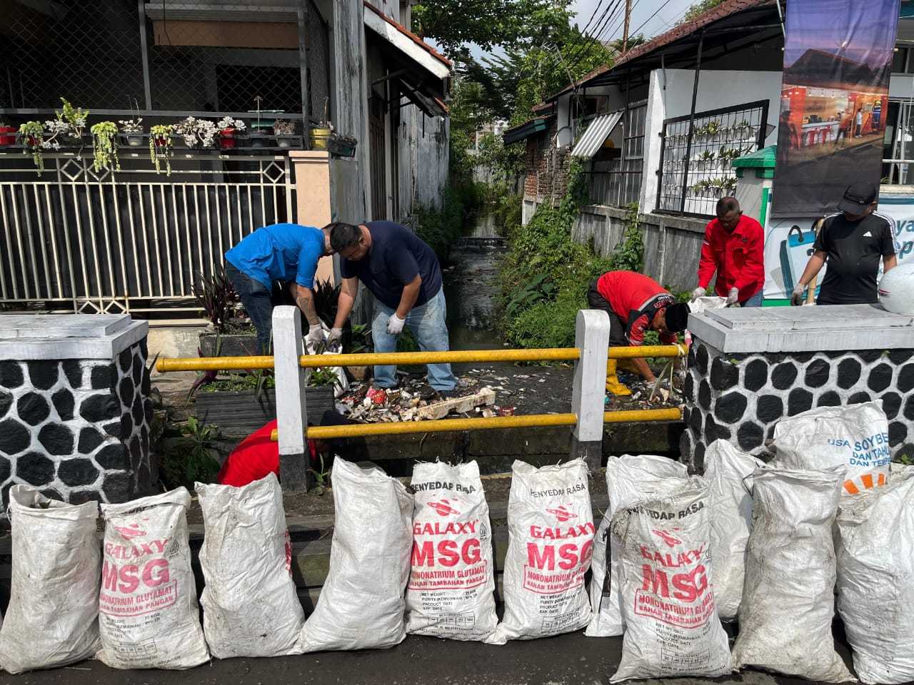 Masih Banyak Sampah di Drainase Pemda dan Saluran Irigasi, Anggota DPRD Garut Ajak Warga Lebih Peduli Lingkungan