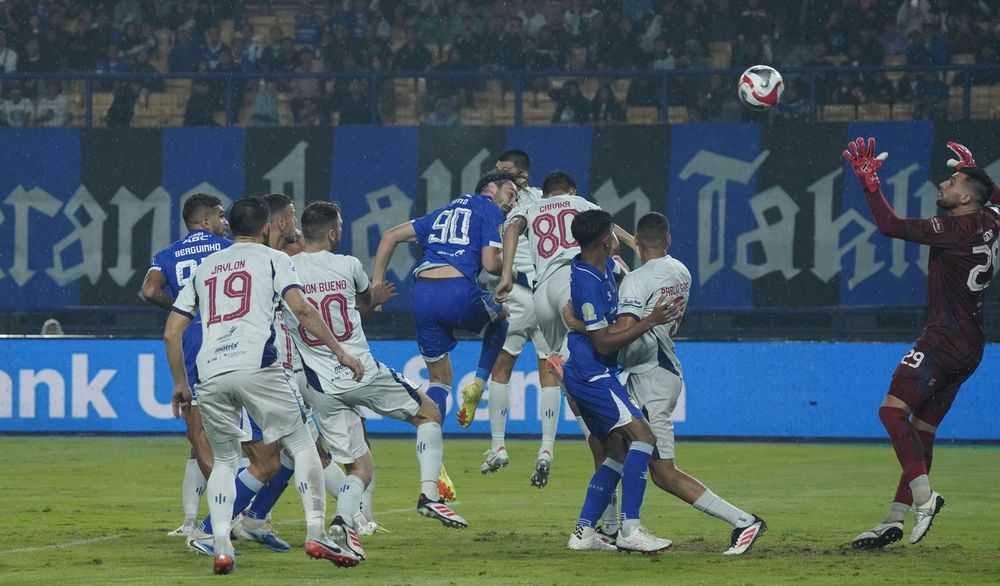 Sundulan Jung Amankan Tiga Poin, Persib Bandung Tak Terbendung di Puncak