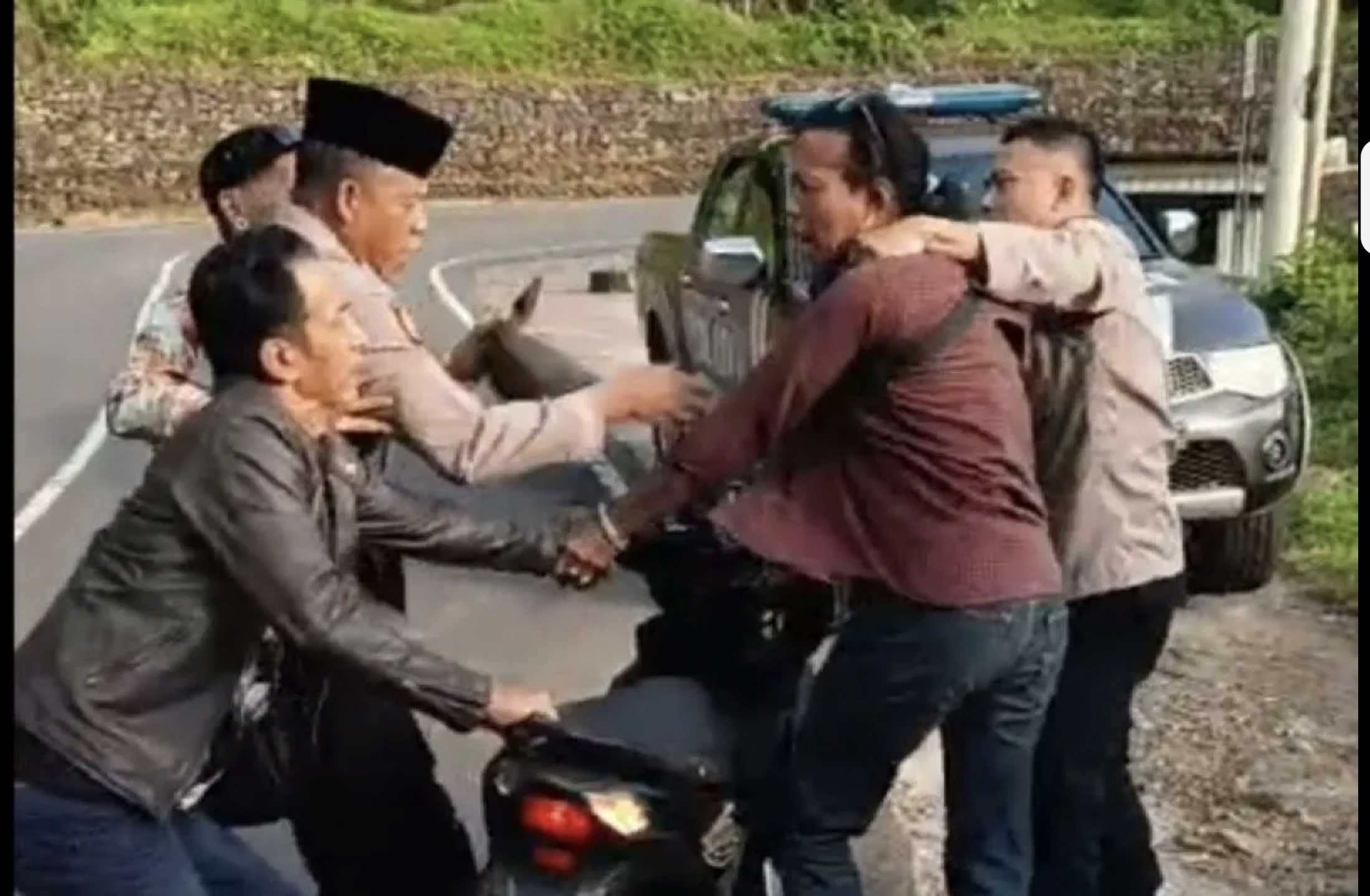 Kapolsek Pakenjeng Lumpuhkan Preman Kampung yang Ancam Petugas Usai Penggerebekan Saat Ramadan